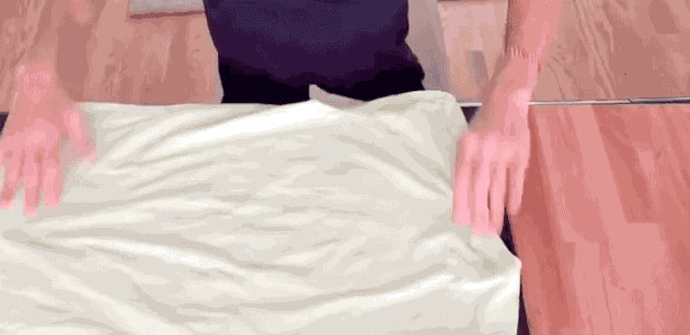 Έξυπνοι και πολύ εύκολοι τρόποι για να διπλώσετε τα ρούχα σας: Aπό τα εσώρουχά μέχρι τα μπουφάν