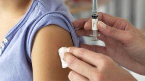Εποχική γρίπη: Ποιες ομάδες πρέπει να εμβολιαστούν-Τι ισχύει για έγκυες και παιδιά
