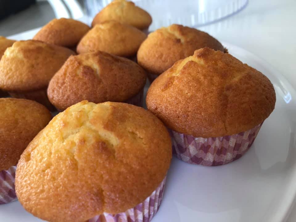 Cupcakes βανίλιας, ιδανικά για κέρασμα ή παιδικό πάρτι Cupcakes βανίλιας, ιδανικά για κέρασμα ή παιδικό πάρτι