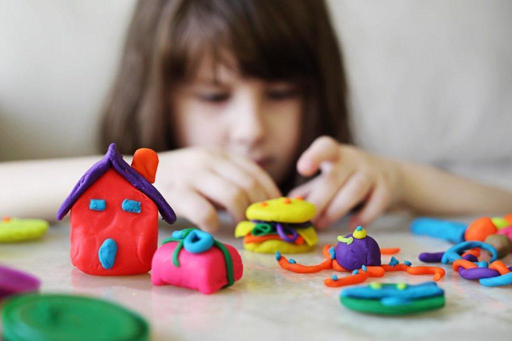 Αποσύρονται από την αγορά παιχνίδια και παιδικά ρούχα – Σοβαροί οι κίνδυνοι για τα παιδιά