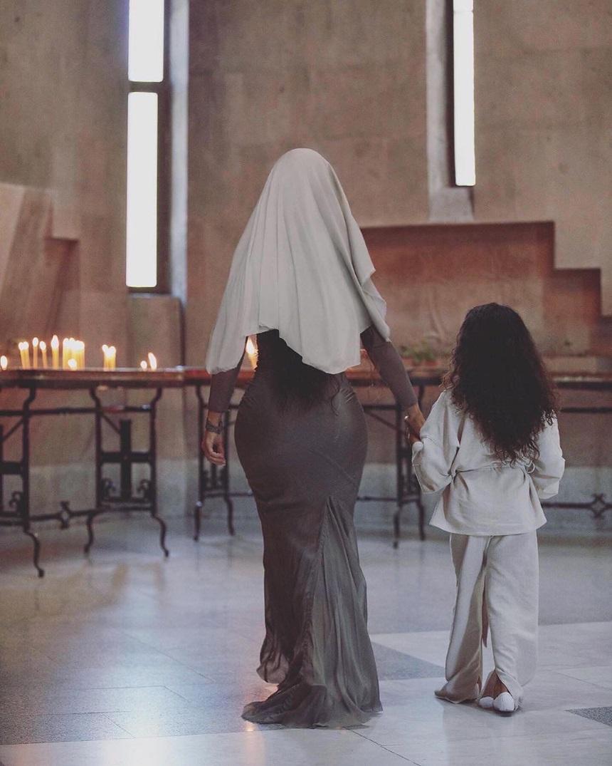 Kim Kardashian: Βαφτίστηκε μαζί με τα παιδιά της στην Αρμενία! Συγκλονιστικές φωτογραφίες