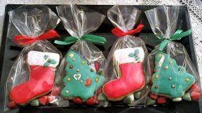 Μπισκότα σε χριστουγεννιάτικα σχέδια για δώρο ή κέρασμα
