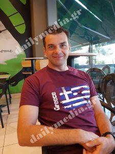 Μελαχρινός, ωραιότερος και απ’ τον Μπίλυ: Τον σύζυγο της Γωγώς του «Καφέ της Χαράς» δεν γίνεται να μην τον ερωτευτείς (εικόνες)