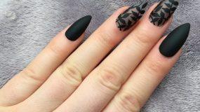 Σκουρόχρωμα νύχια με σχέδια που θα σας εντυπωσιάσουν