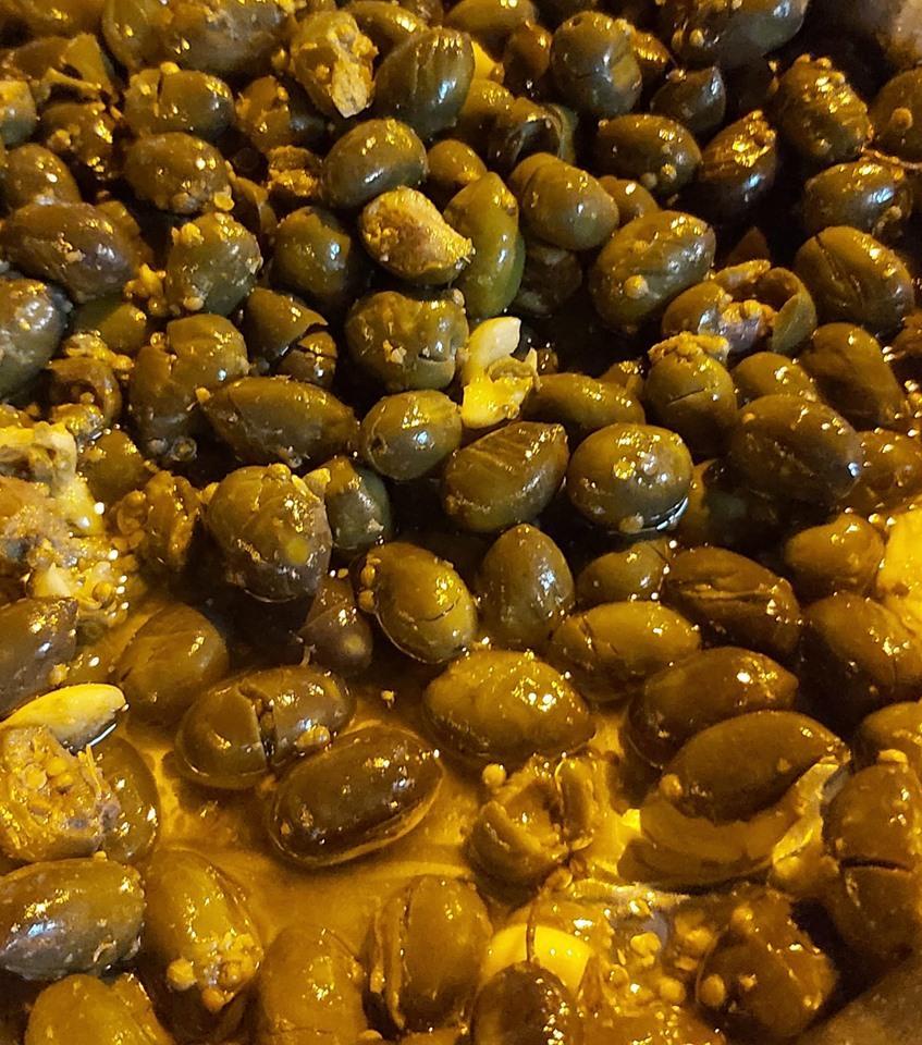 Φτιάξτε τις δικές σας σπιτικές κυπριακές τσακιστές ελιές!