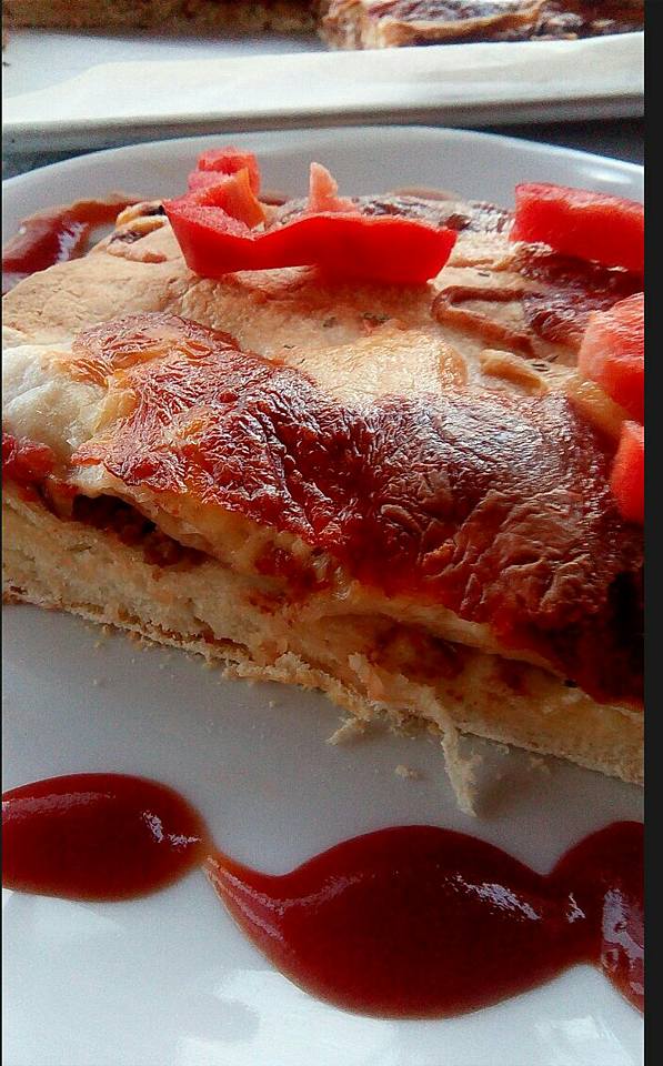 Σπιτική πίτσα με κιμά και τορτίγιες- Double pizza with meat