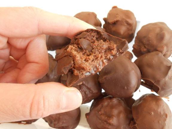 Σοκολατάκια από cookies που έμειναν με 3 υλικά -Truffles from cookies that were left