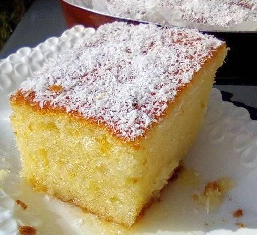 Αφράτο κέικ καρύδας σιροπιαστο!