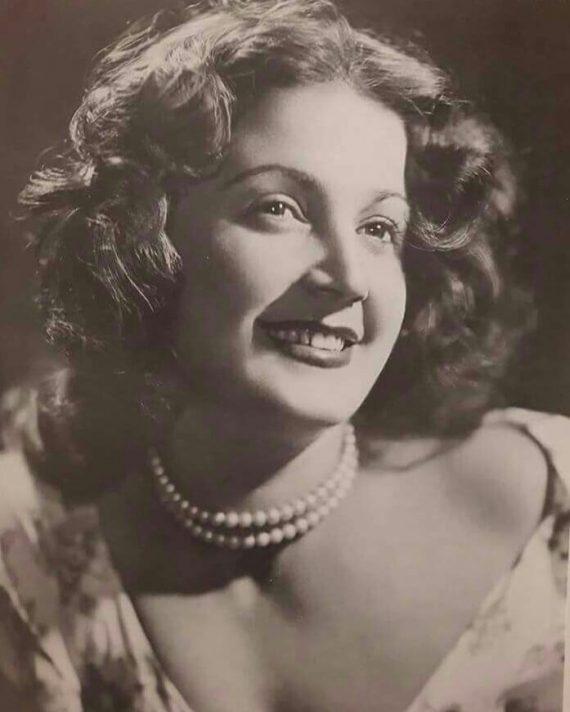 Εκπληκτική φωτό της αγνώριστης, 20άρας Ρένας Βλαχοπούλου -Τότε που έκανε καριέρα στο τραγούδι