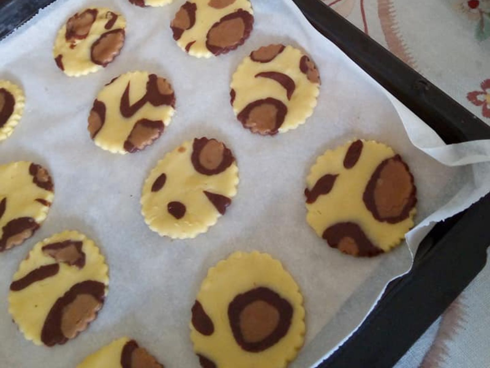 Μπισκότα λεοπάρ ανάμεικτα με κακάο και βανίλια εύκολα και γρήγορα!