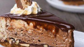 Cheesecake με σοκολάτα snickers και μπισκότα πραγματικά απολαυστικό!