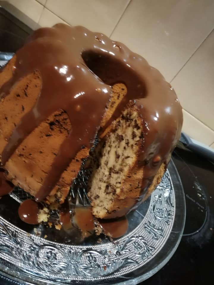 Κέικ μυρμηγκάτο με τρούφα και εύκολο γλάσο σοκολάτας