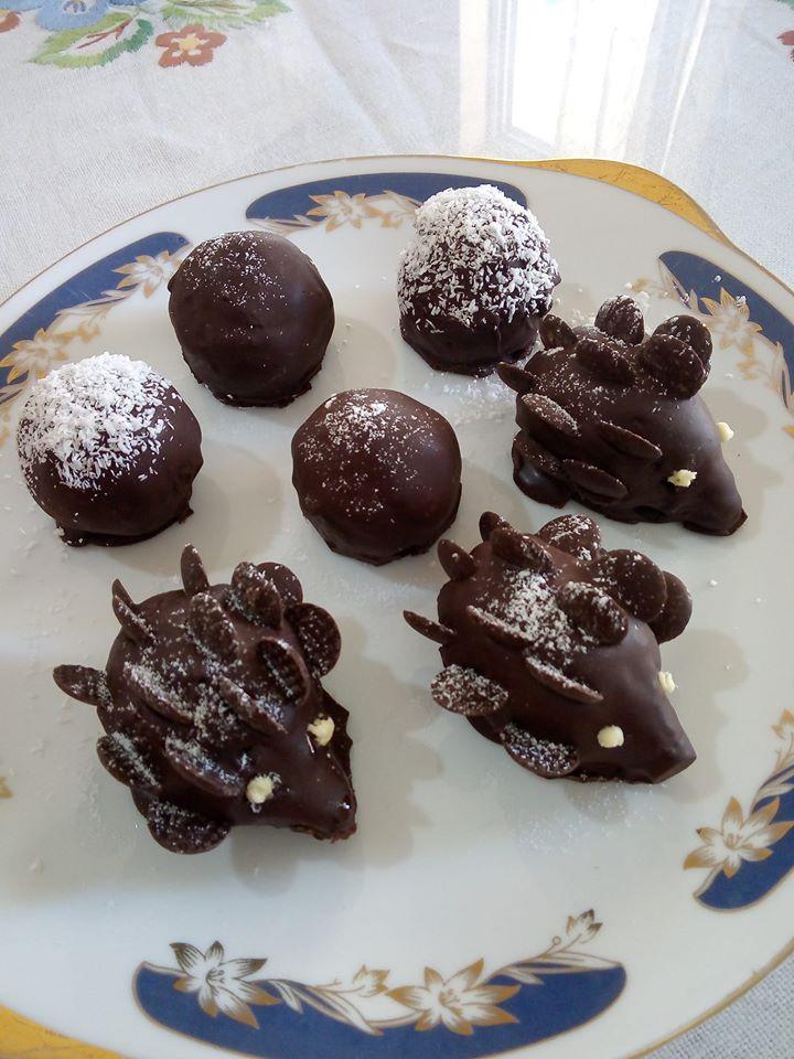 Σοκολατάκια με καρύδα και επικάλυψη σοκολάτας σε υπέροχα σχέδια!