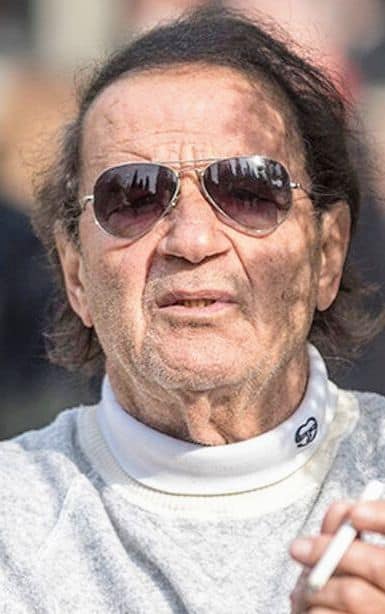 Νικoς Παπαναστασίου: Ο αγαπημένος ηθοποιός της βιντεοκασέτας που έγινε ερημίτης μετά την αυτοκτονία της κόρης του