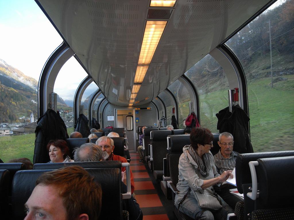 Αυτό το τρένο κάνει την πιο μαγευτική διαδρομή! Δείτε φωτογραφίες!