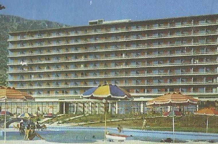 «Τα Σόδομα και Γόμορρα της Ελλάδας»: Το τέλος του ξενοδοχείου γυμνιστών που ήταν 50 χρόνια μπροστά