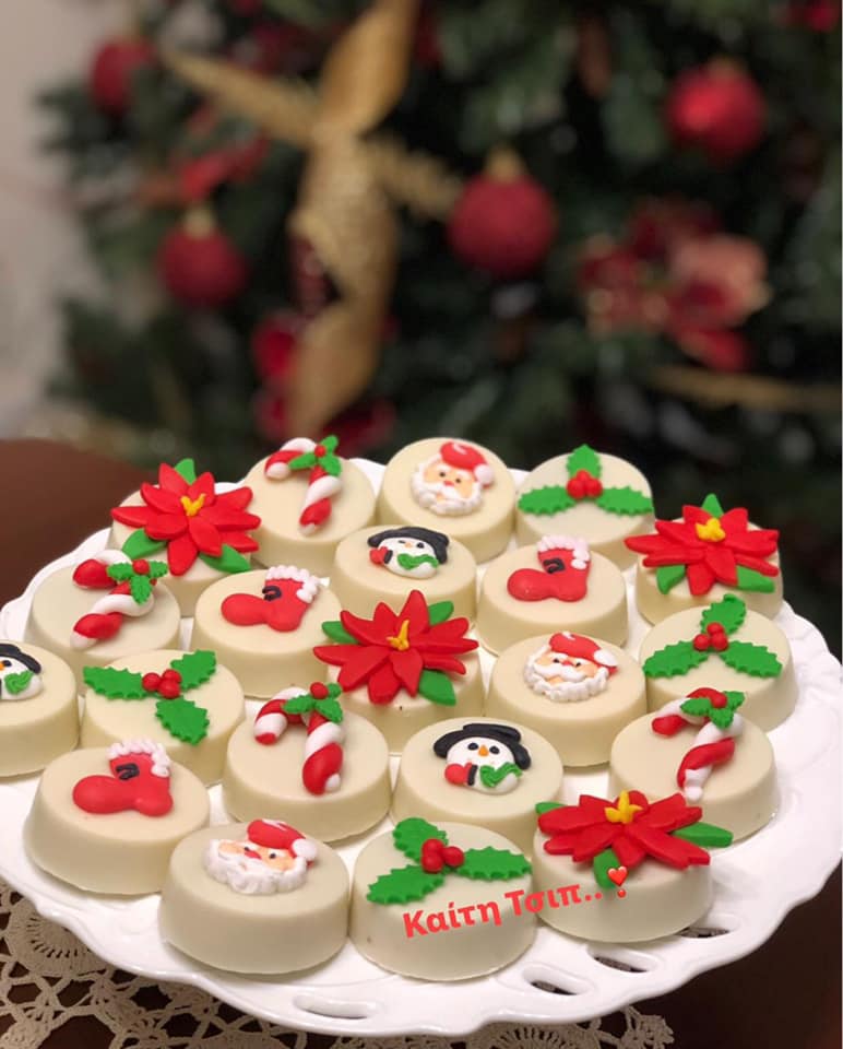 Χριστουγεννιάτικα μπισκότα oreo με επικάλυψη σοκολάτας. Χριστουγεννιάτικα μπισκότα oreo με επικάλυψη σοκολάτας.