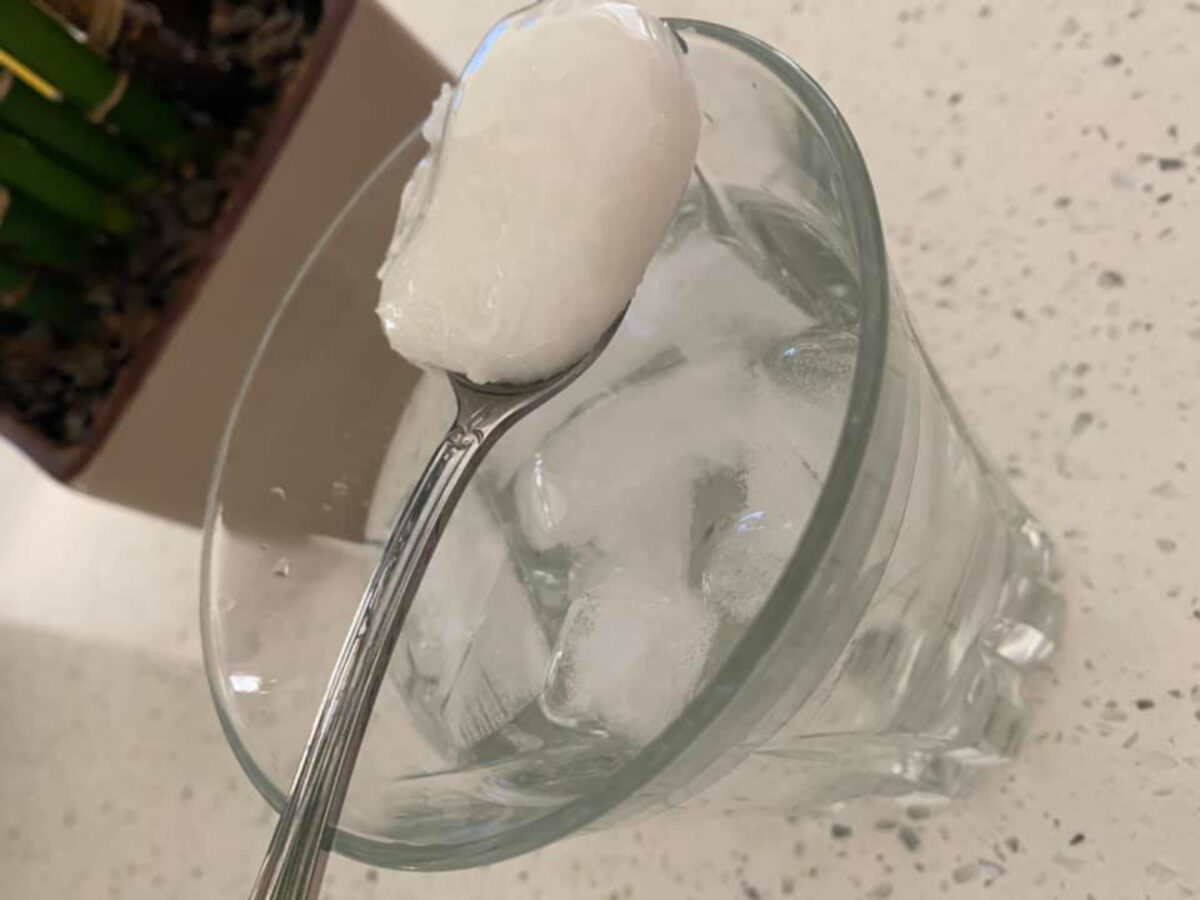 «Ζαχαροκάντιο ζυμωτή» : Τι σημαίνει ο στίχος που ακούμε στα πρωτοχρονιάτικα κάλαντα;