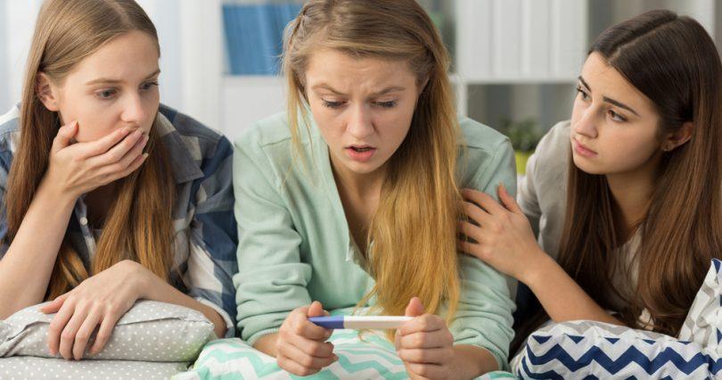 Η κύηση στην εφηβεία:Ποιοι κίνδυνοι εγκυμονούν- Τι πρέπει να προσέξουν οι γονείς;