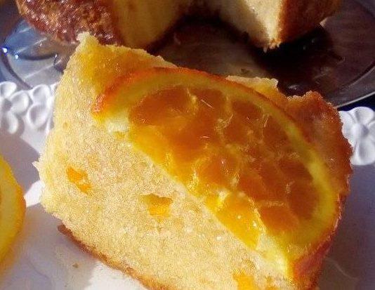 Σιροπιαστό κέικ πορτοκαλιού χωρίς γάλα, με λίγα υλικά