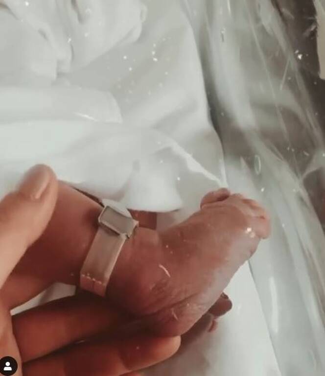 Νέες τρυφερές φωτογραφίες από το νεογέννητο μωρό του Σπανούλη-Χοψονίδου