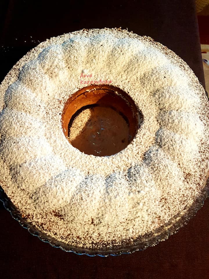 Τρίχρωμο κέικ βανίλιας με κακάο χωρίς βούτυρο