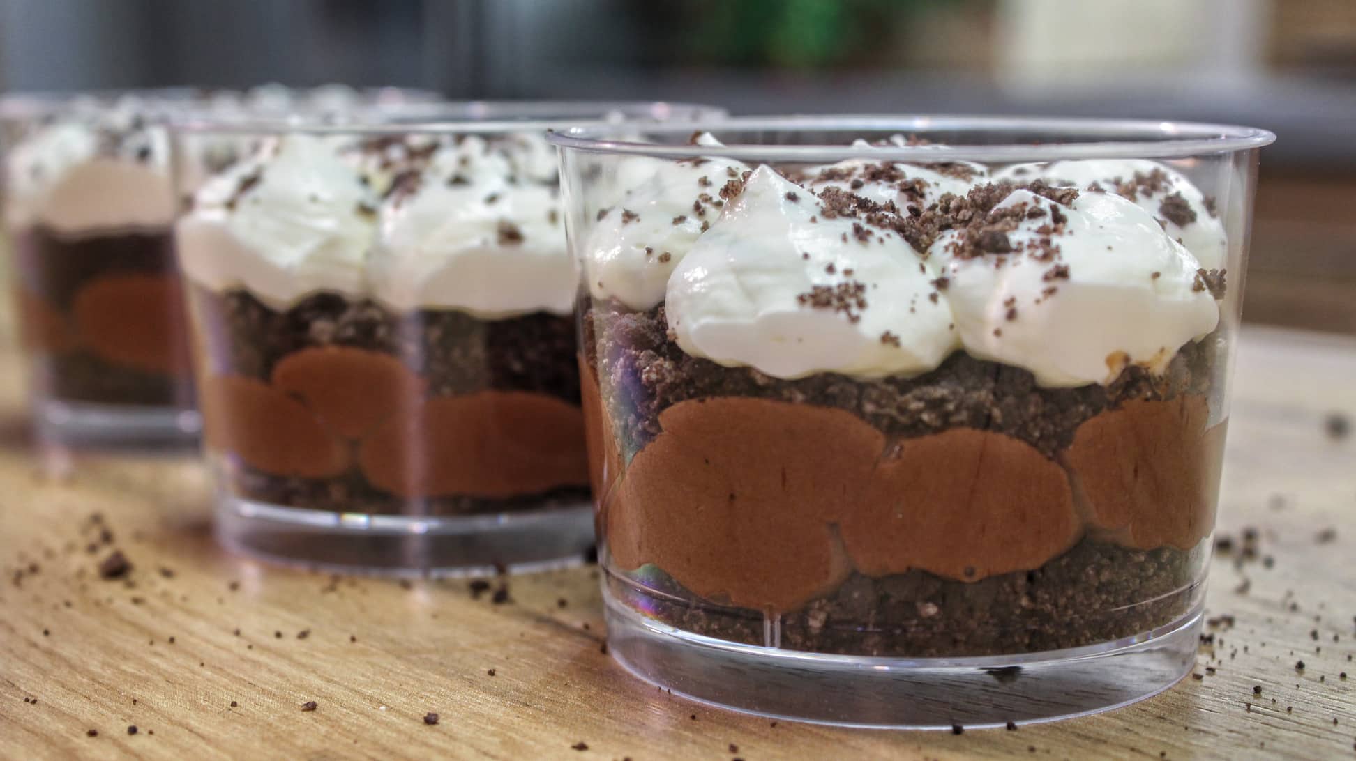Ατομικό γλυκό σε ποτήρι με Oreo και 3 Υλικά σε 10 λεπτά -3 Ingredient Chocolate Mousse Trifle