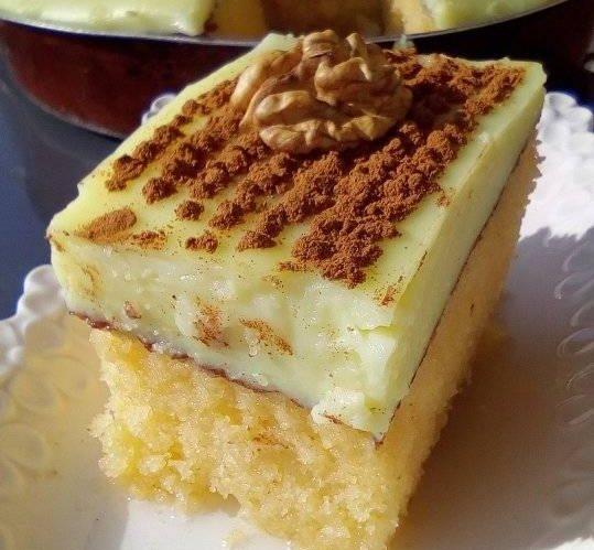 Παραδοσιακό αφράτο πολίτικο ραβανί με κρέμα ζαχαροπλαστικής!