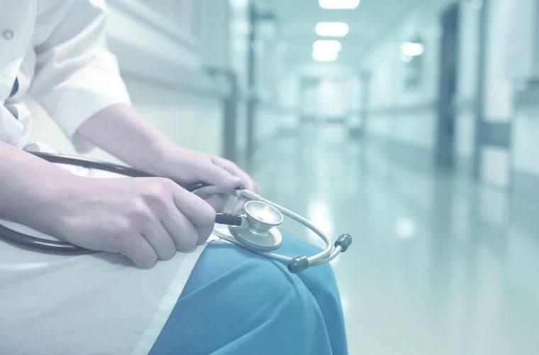 Κορονοϊός : «Γιατροί αρνούνται να υπηρετήσουν το καθήκον τους»