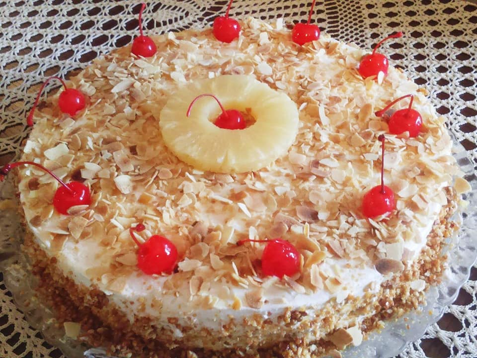Λαχταριστή τούρτα νουγκατίνα με φιλέ αμυγδάλου, κρέμα ζαχαροπλαστικής και σαντιγί!
