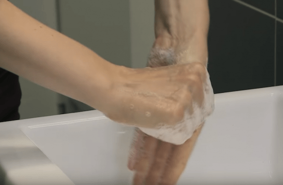 Κορονοϊός: Δες πως πρέπει να πλένεις τα χέρια σου ΣΩΣΤΑ! Φωτογραφίες και βίντεο με τη διαδικασία βήμα - βήμα