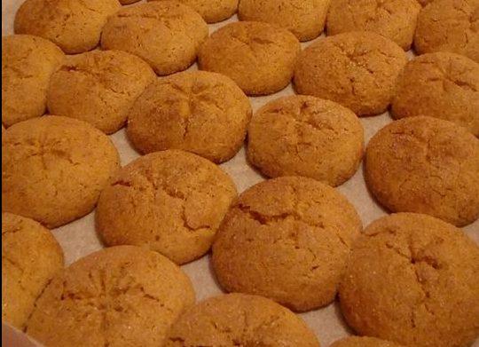 Νηστίσιμα μπισκότα κανέλας με επικάλυψη κανελοζάχαρης