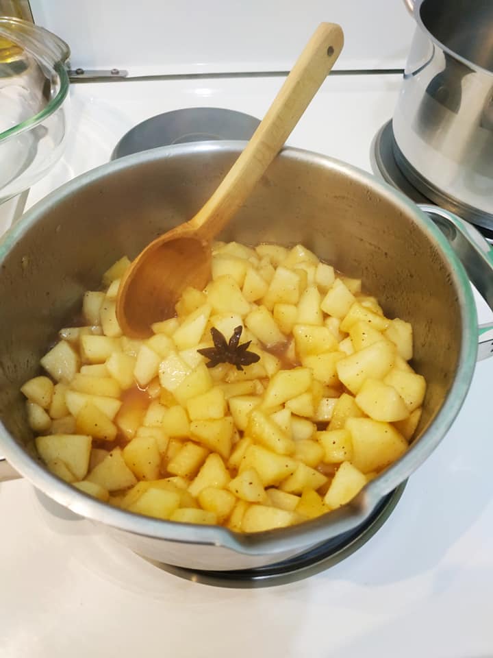 Λαχταριστό στρούντελ μήλου σε φύλλο κρούστας με κρέμα!