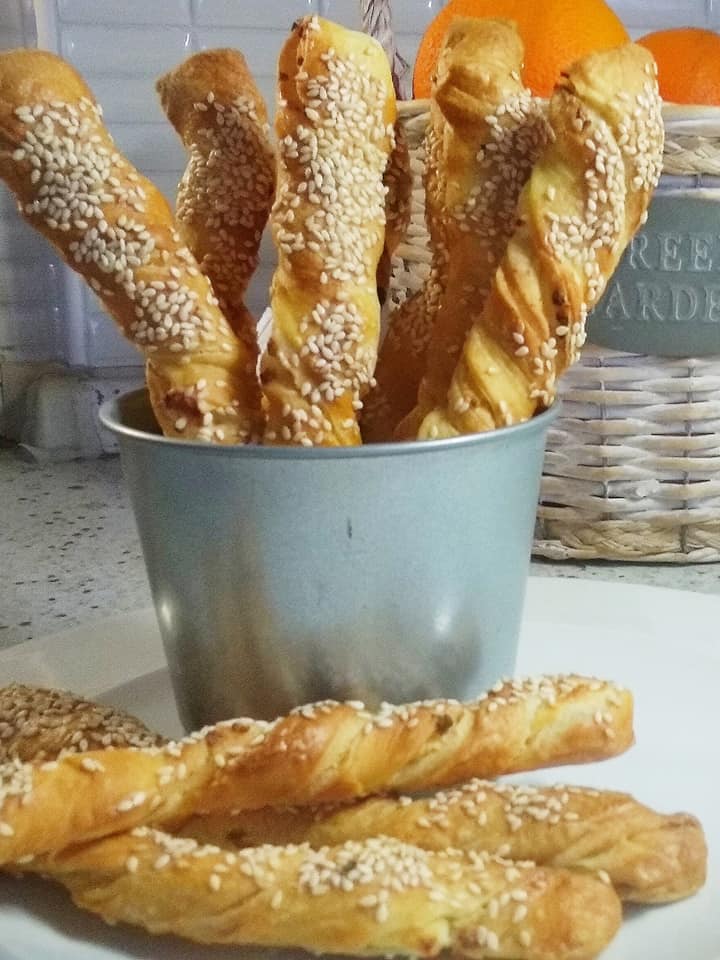 σπιτικα κριτσινια με ξινομυζηθρα