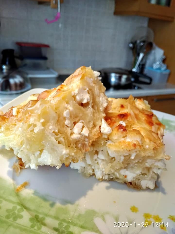Λαχταριστή πίτα με φύλλο κρούστας μισή τυρί-μισή ζαμπόν κασέρι για όλα τα γούστα!