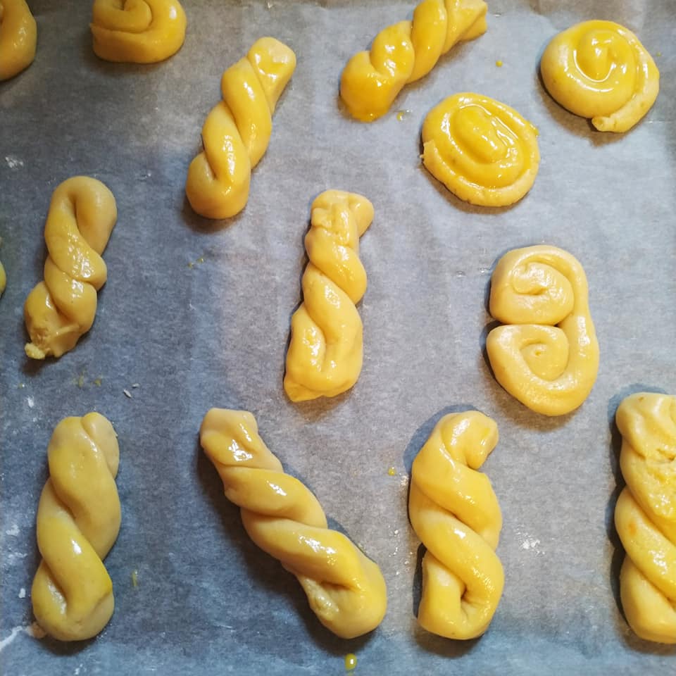 κλασικά πασχαλινά κουλουράκια