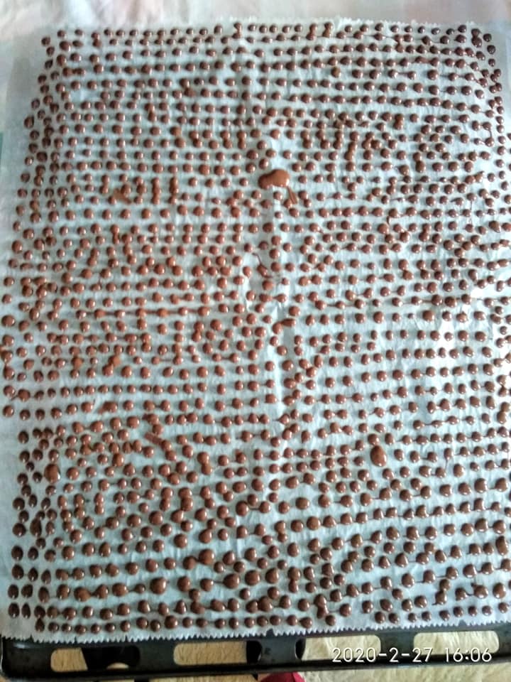 σταγονες λιωμενης σοκολατας