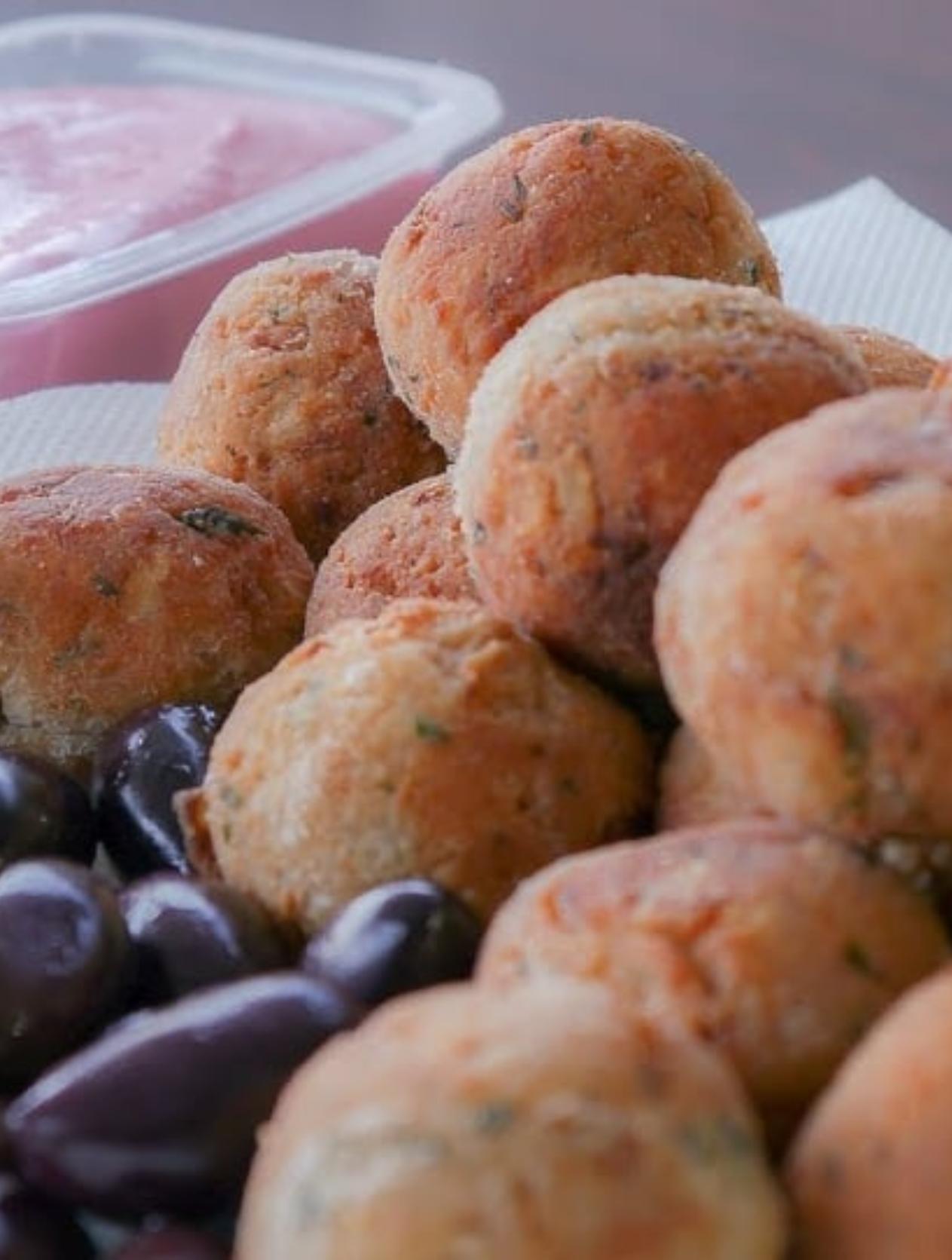 Η πιο νόστιμη και εύκολη συνταγή για ταραμοκεφτέδες βήμα βήμα