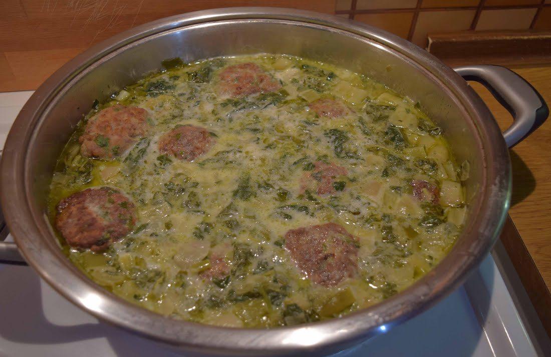 Σύνταγη για φρικασέ με κεφτεδάκια βήμα βήμα