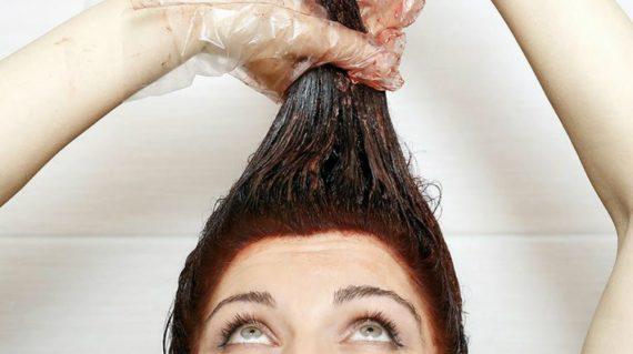 Πως να βάψεις μόνη σου τα μαλλιά σου βήμα βήμα από το σπίτι