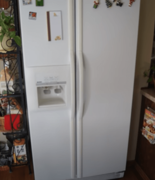 5 απλά & πανεύκολα βήματα για να καθαρίσετε το δυσκολότερο σημείο του ψυγείου που κανείς δεν το κάνει!