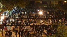 Πάρτι 400 ατόμων σε πλατεία της Αθήνας με μουσική & μπύρες- Μετατράπηκε σε εμπόλεμη ζώνη με τα ΜΑΤ