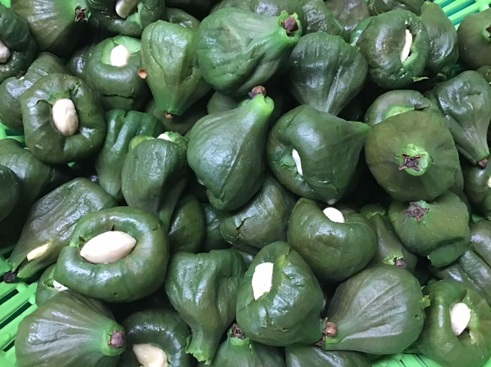 ωμά σύκα με αμύγδαλα