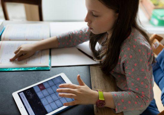 Πάνω από 3000 tablet και laptop θα δοθούν στα σχολεία για την εξ αποστάσεως εκπαίδευση