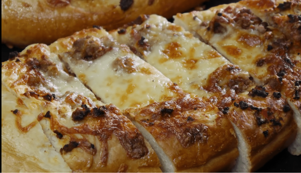 Πεϊνιρλί γίγας με κιμά και αφράτη βουτυρένια ζύμη