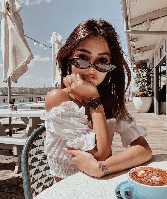 ίσια μαλλιά μέχρι τον ώμο