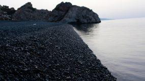 Η ελληνική παραλία που μοιάζει...βγαλμένη από θρίλερ - Θεωρείται η πιο τρομαχτική του κόσμου!