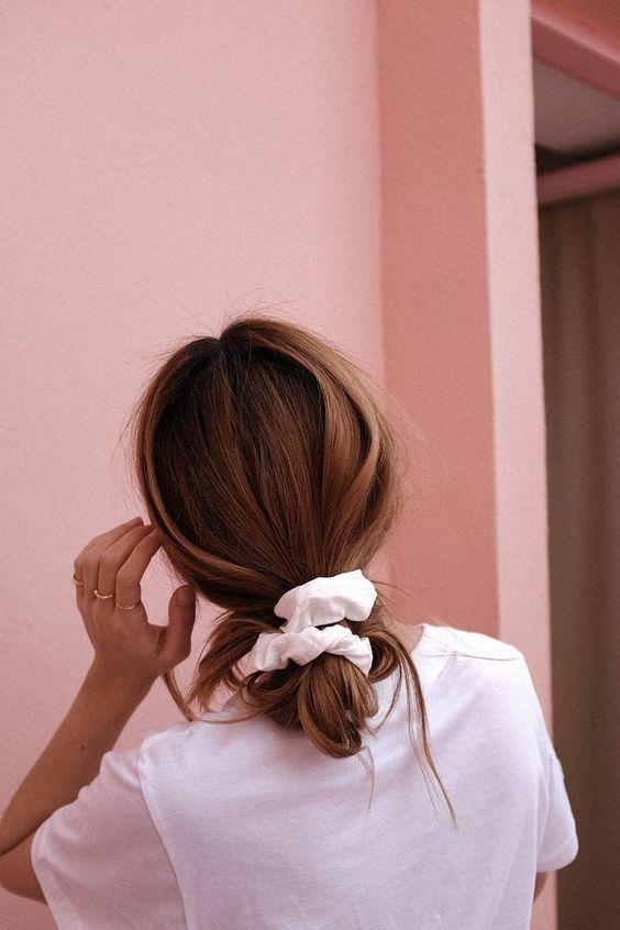 χαμηλός κότσος με κορδέλα