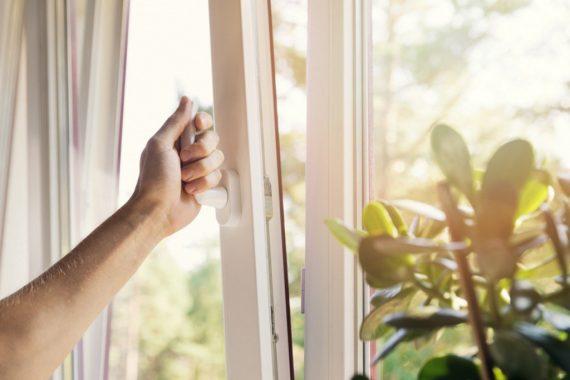 10 τρόποι να κρατήσουμε το σπίτι μας δροσερό χωρίς κλιματιστικό