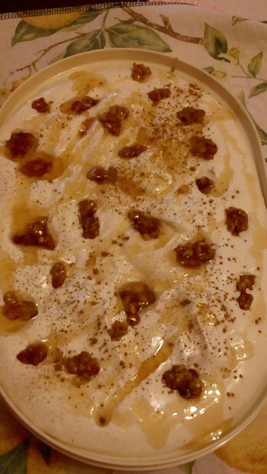 Σπιτικό παγωτό κανέλα, με καρύδια και μέλι